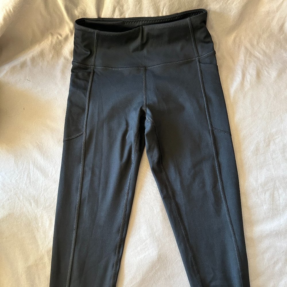 Victoria's Secret Incredible Essential Legging Size 4